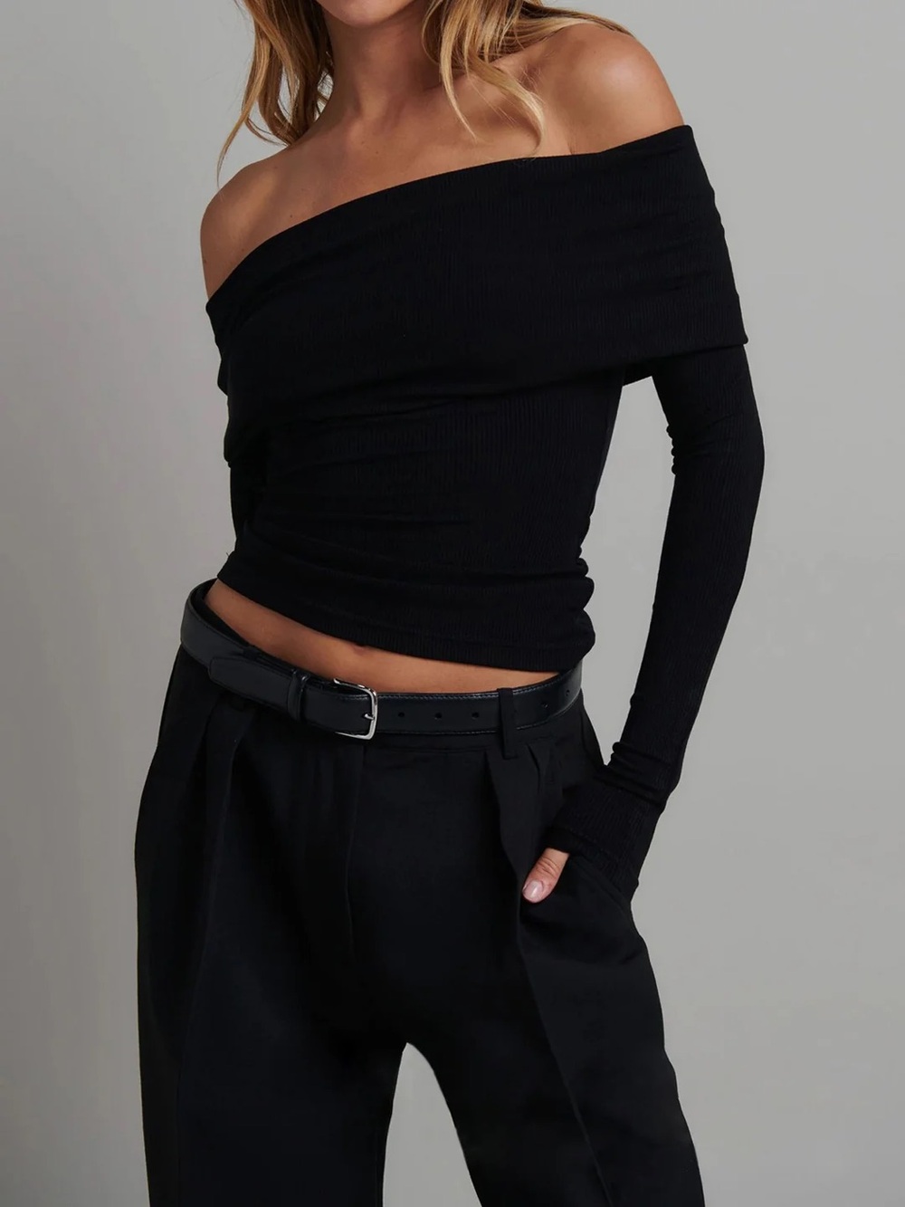 COMMENSE Off Shoulder Overfold Long Sleeve Crop Shirt - size Medium